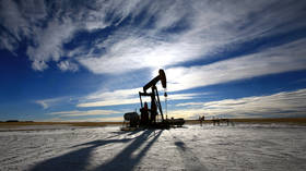 Oil pushes past $86 as greenback wilts