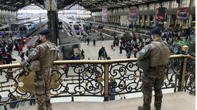 Three wounded in Paris knife attack